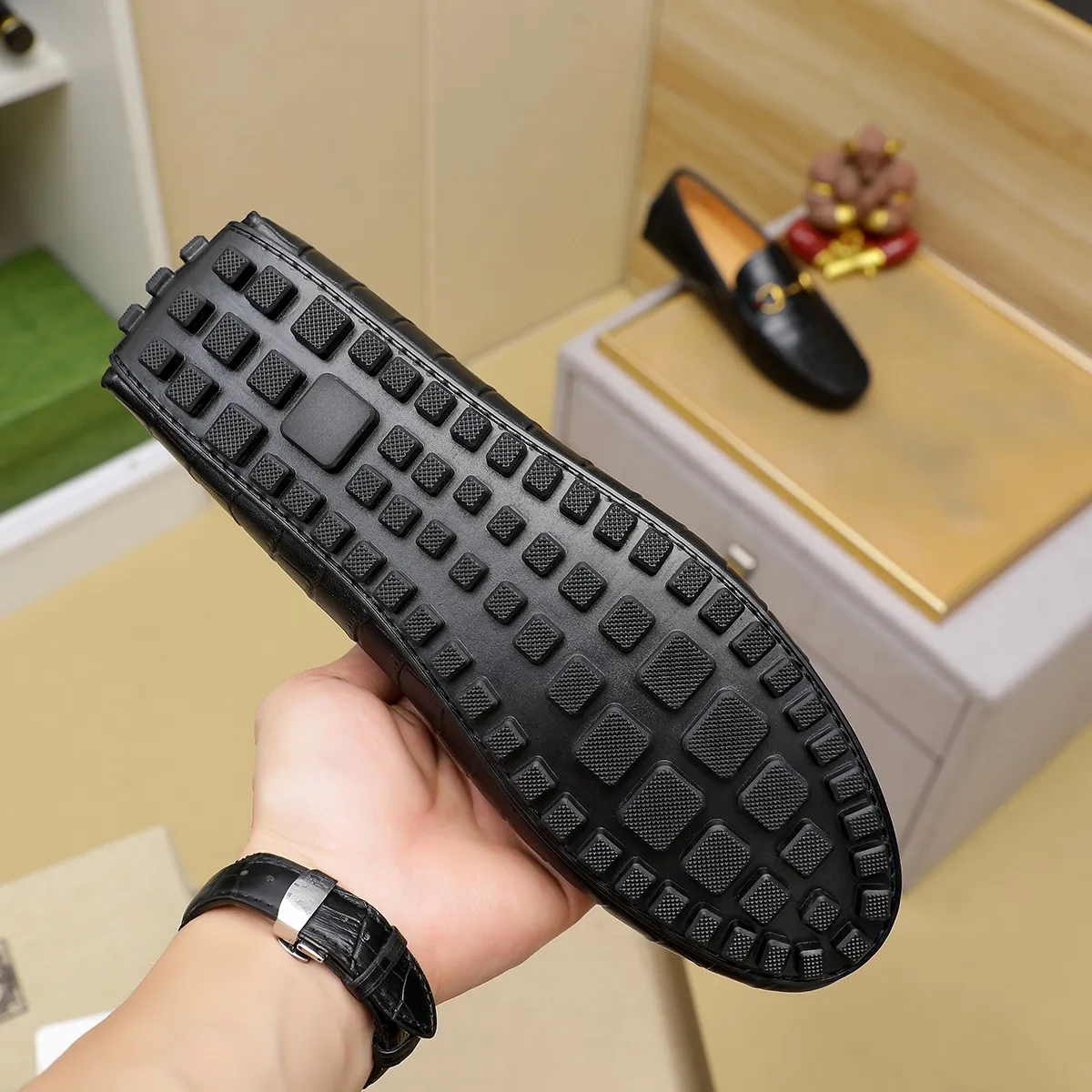 Men's shoes💰380💰🕷🕷️【 GUCCI 】Gucci's best-selling trendy men's casual slip-on shoes 🇨🇳Official website original 1:1 mold 💯Original quality, fine workmanship ☘Fashionable and versatile, perfect shape, comfortable on the feet 🍓Trendy men's recommended model, imported cowhide on the top layer 🎋High-quality pigskin lining, rubber wear-resistant and non-slip outsole, high-end atmosphere, worth owning 🍉Optional 38-44